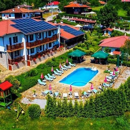 Family Complex Krisbo Hotel Donkovtsi Eksteriør billede