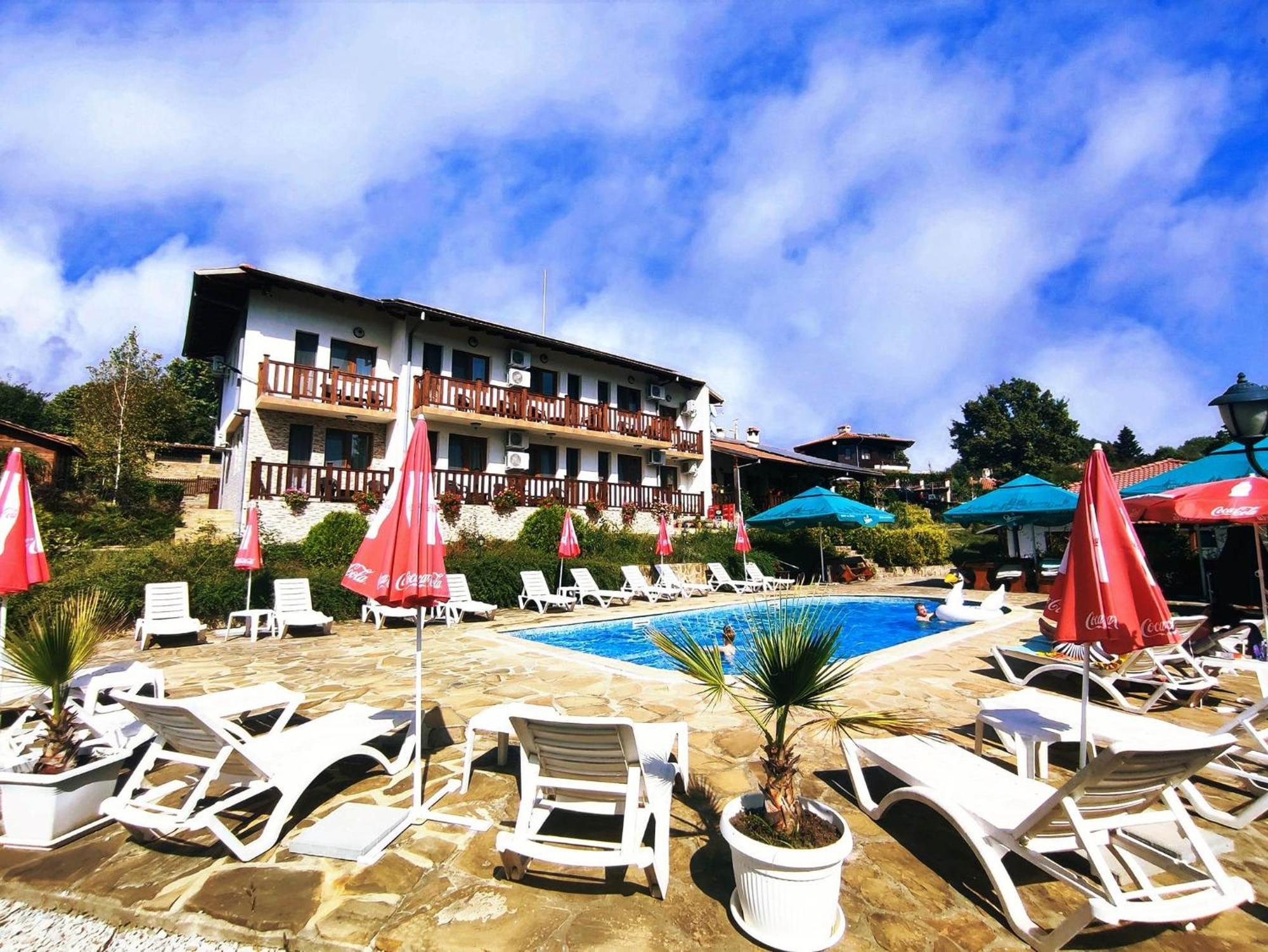 Family Complex Krisbo Hotel Donkovtsi Eksteriør billede