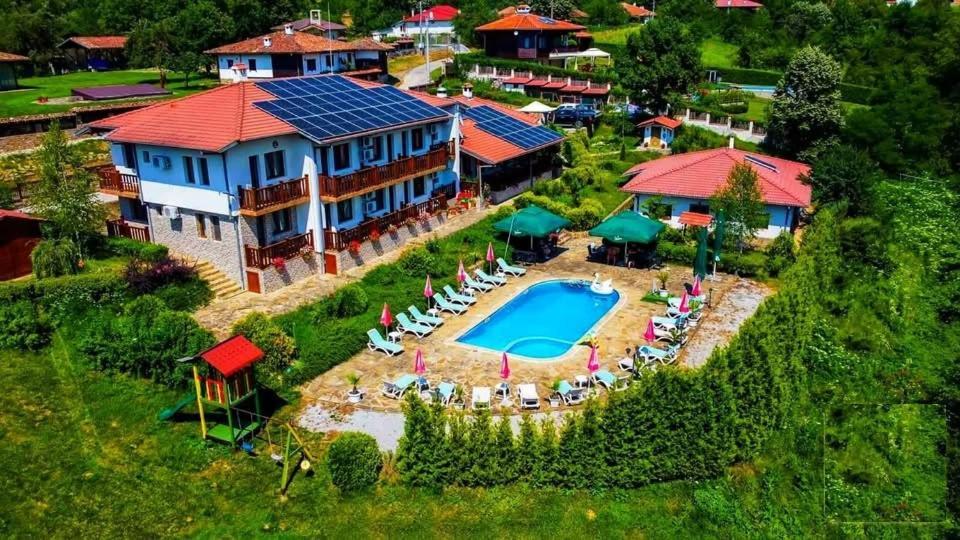 Family Complex Krisbo Hotel Donkovtsi Eksteriør billede