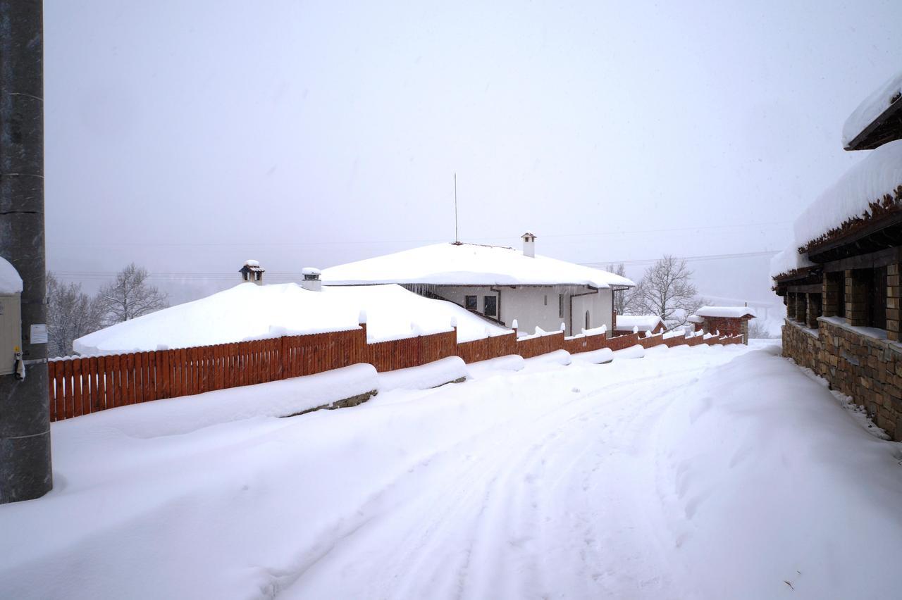 Family Complex Krisbo Hotel Donkovtsi Eksteriør billede