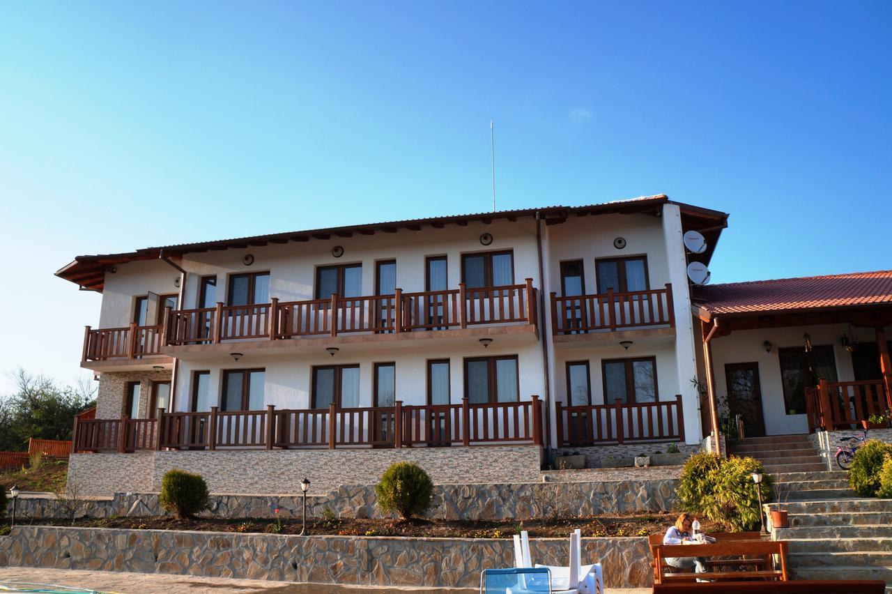 Family Complex Krisbo Hotel Donkovtsi Eksteriør billede