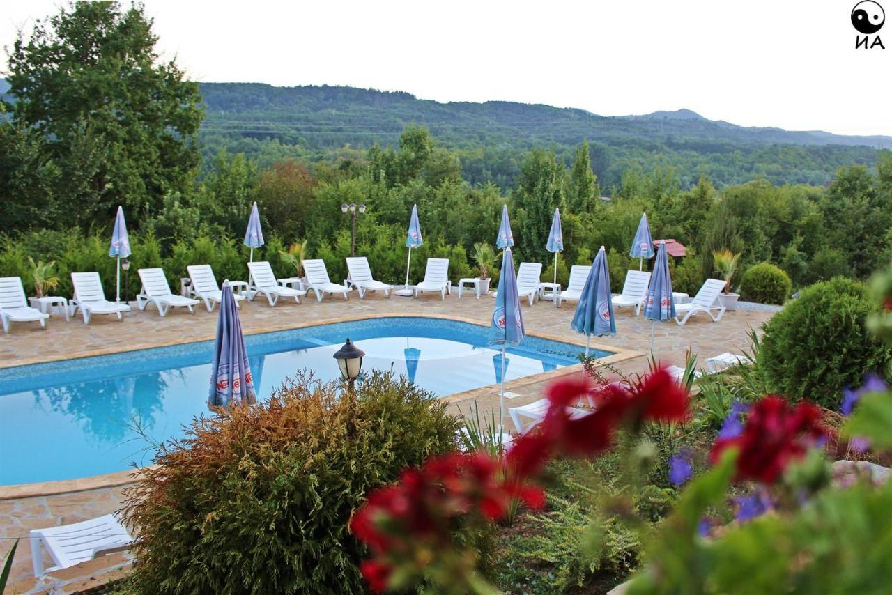 Family Complex Krisbo Hotel Donkovtsi Eksteriør billede